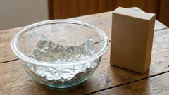 Argintul va străluci ca nou în doar câteva minute: bicarbonatul de sodiu și folia de aluminiu fac minuni în materie de curățenie