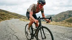 De ce mulți oameni obosesc prea repede când merg cu bicicleta și cum un ritm adecvat îmbunătățește semnificativ rezistența.