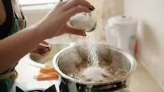 Cum se poate salva o supă prea sărată? Adăugați o felie din acest fruct și lăsați-o să fiarbă timp de 10 minute.